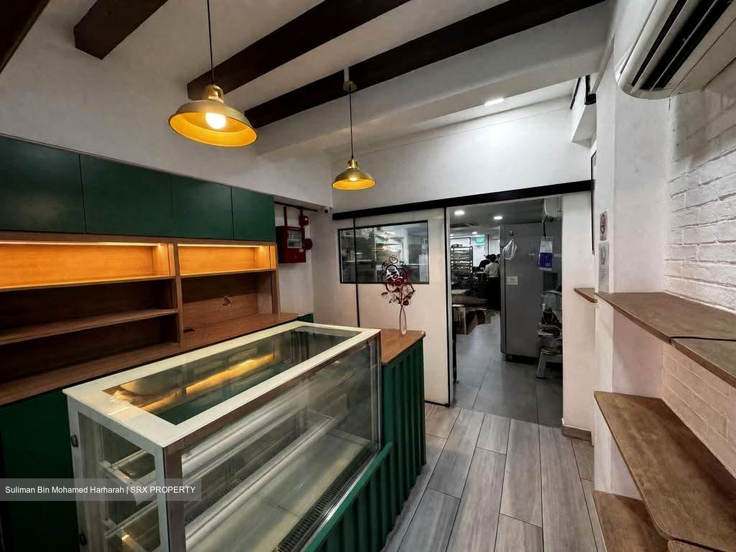 Jalan Pisang (D7), Retail #611014801